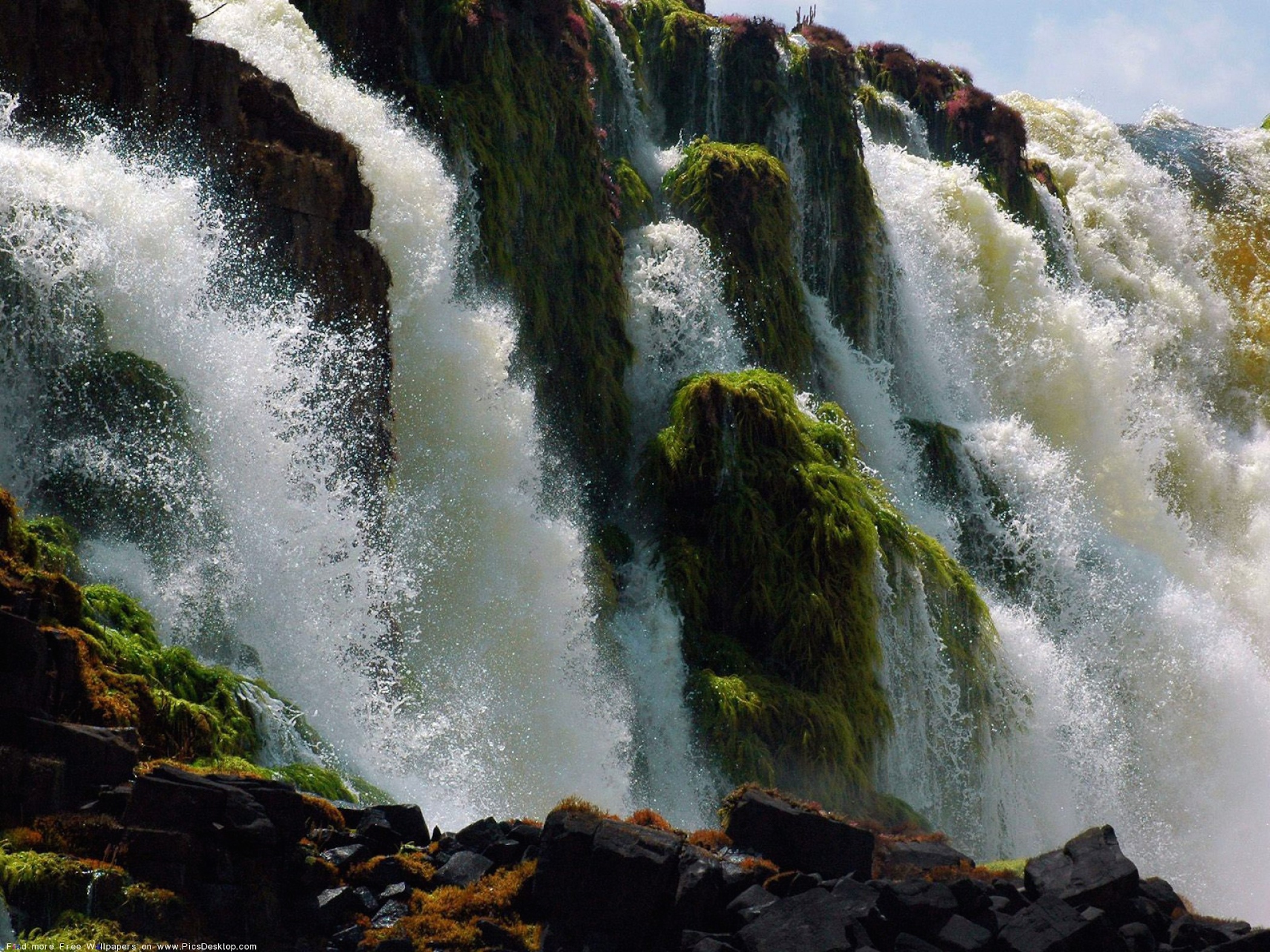 Стремительный водопад