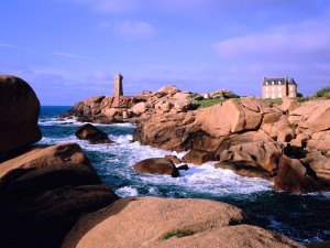 France-Pink Granite Coast-Ploumanach Lighthouse Wallpaper