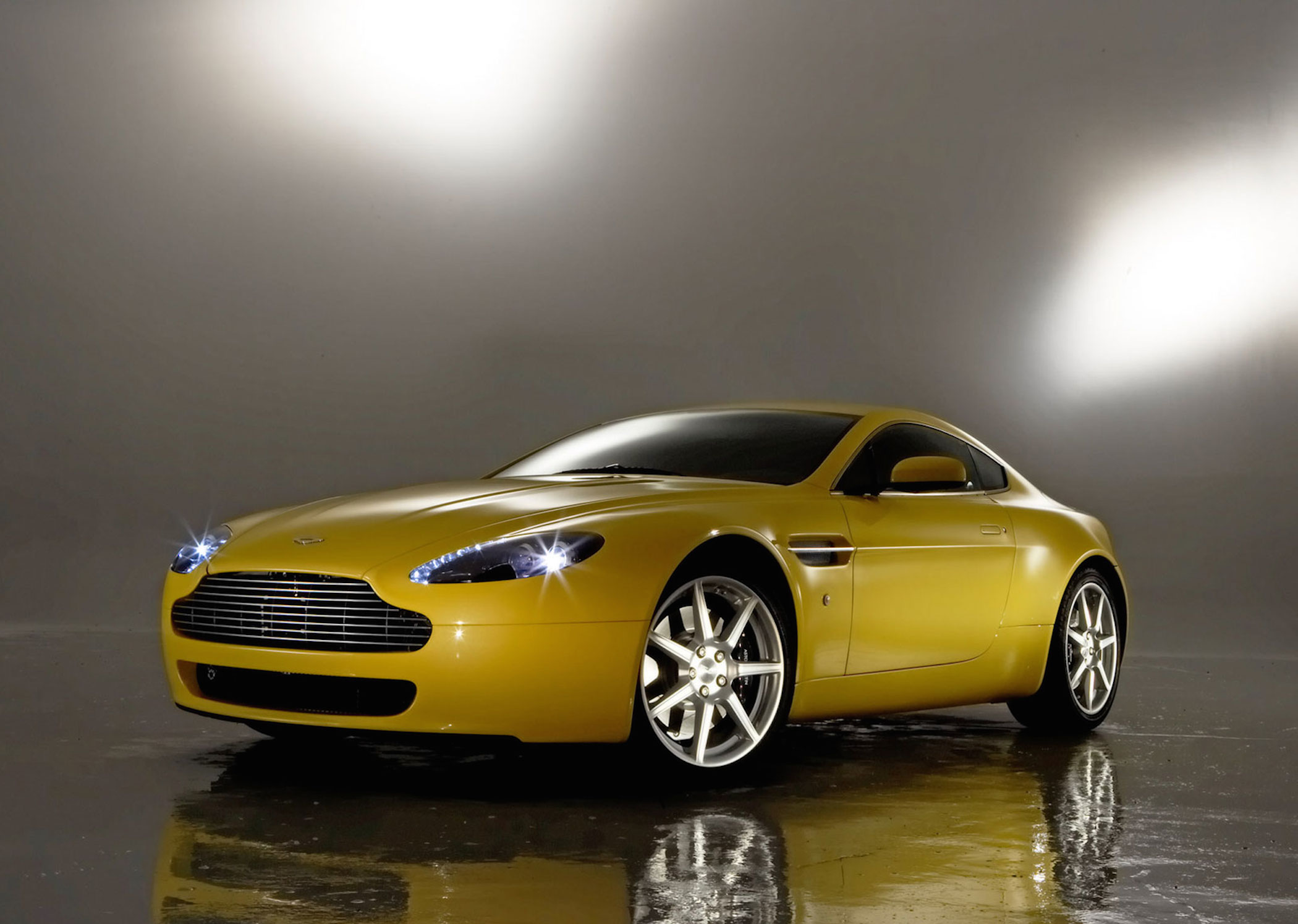 Автомобили и другая техника. Aston Martin v8 Vantage 2005.