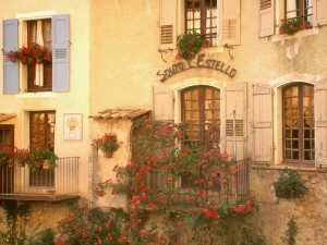 Moustiers Sainte Marie France Wallpaper